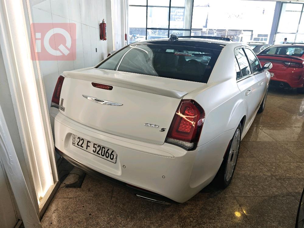 کرایسلەر 300